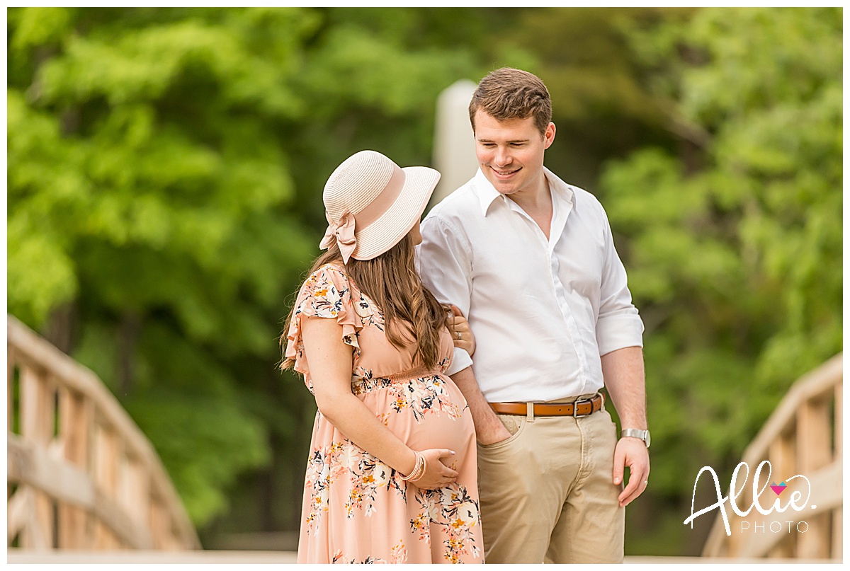 old north bridge maternity session concord, ma