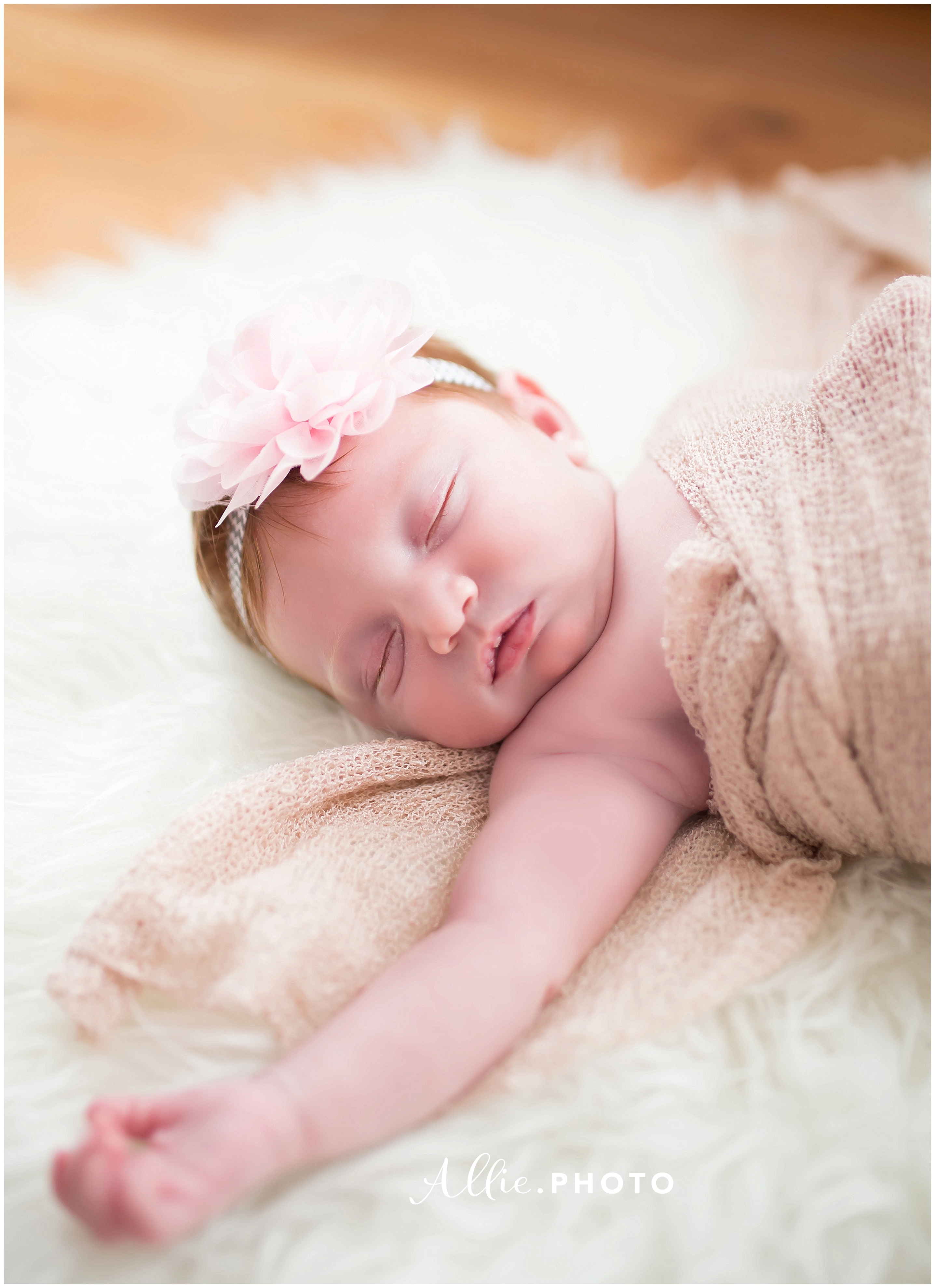newborn-baby-girl-at-home-photography-_0004.jpg