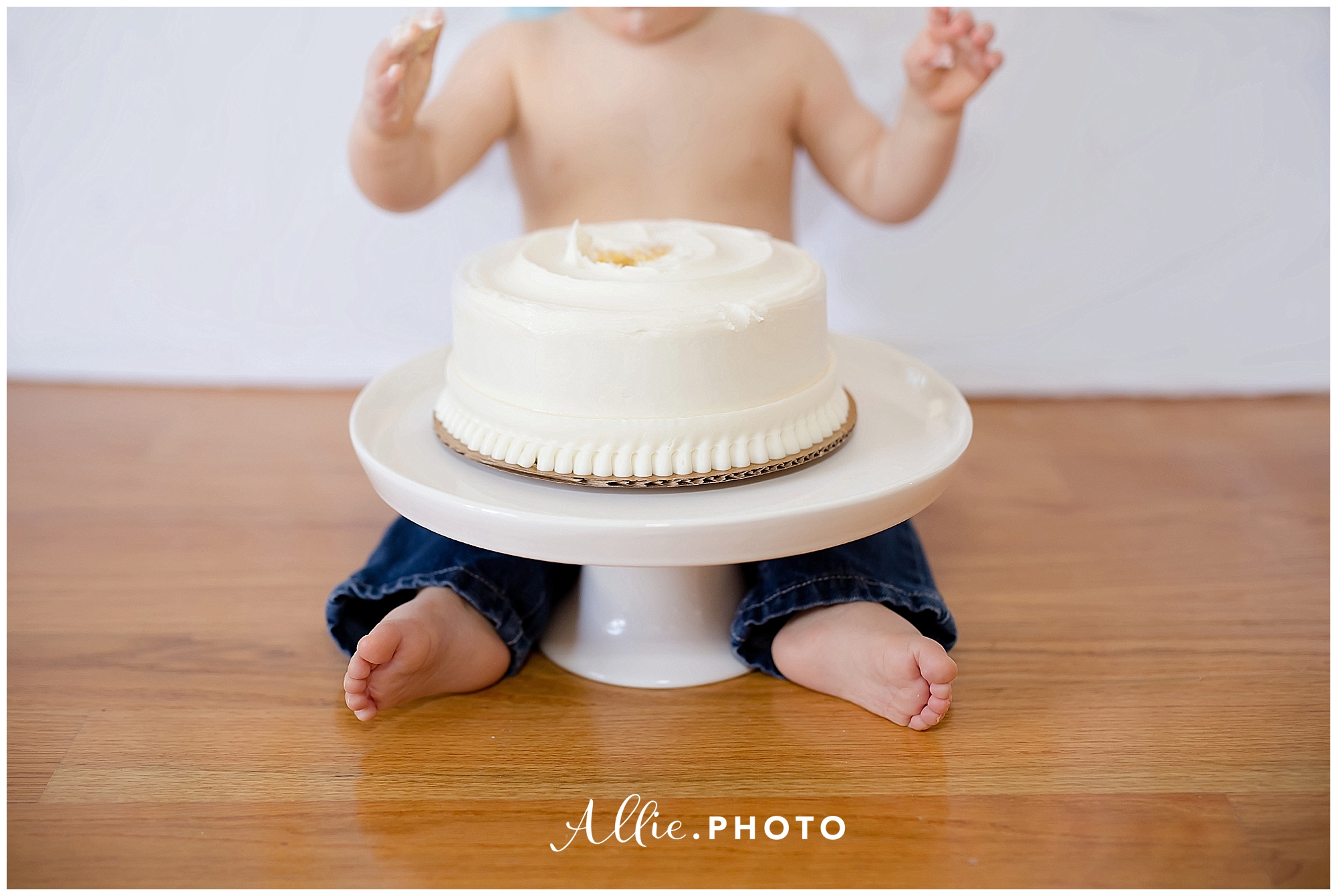 boston-family-photographer-one-year-old-lifestyle-cake-smash_0011.jpg