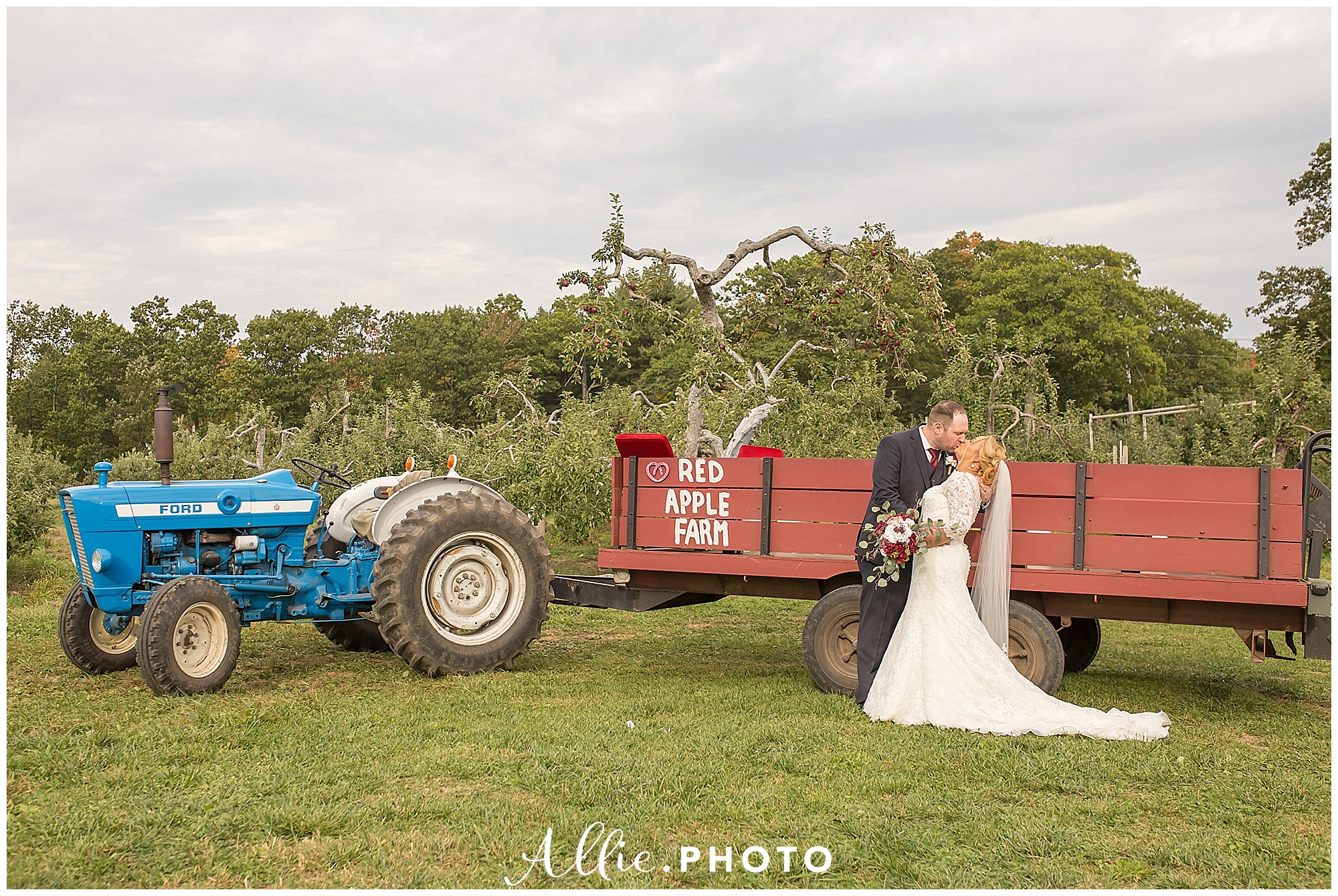 Massachusetts_wedding_photographer_red_apple_farm_boston_0014.jpg