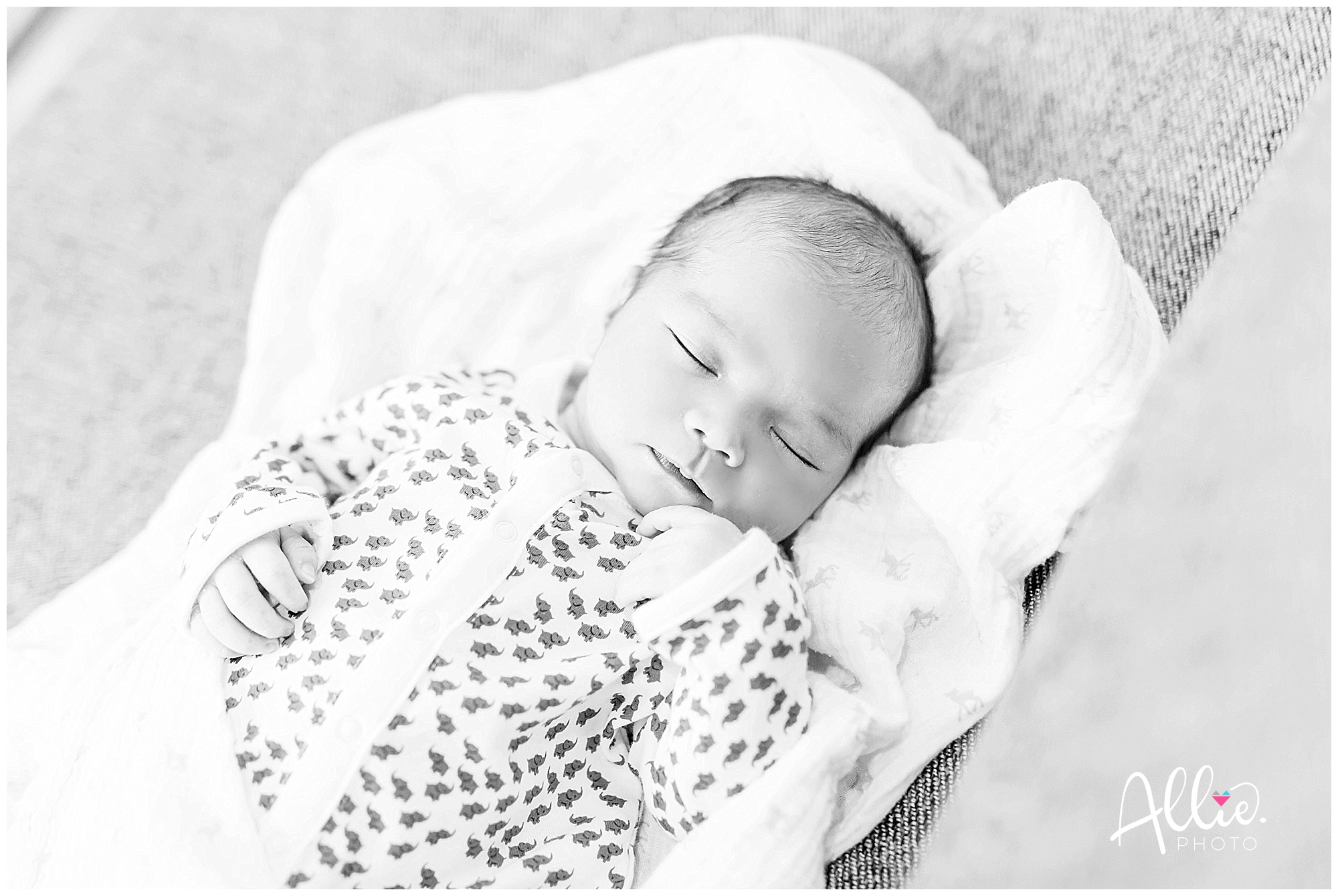 BOSTON_newborn_photographer_lifestyle__0034.jpg