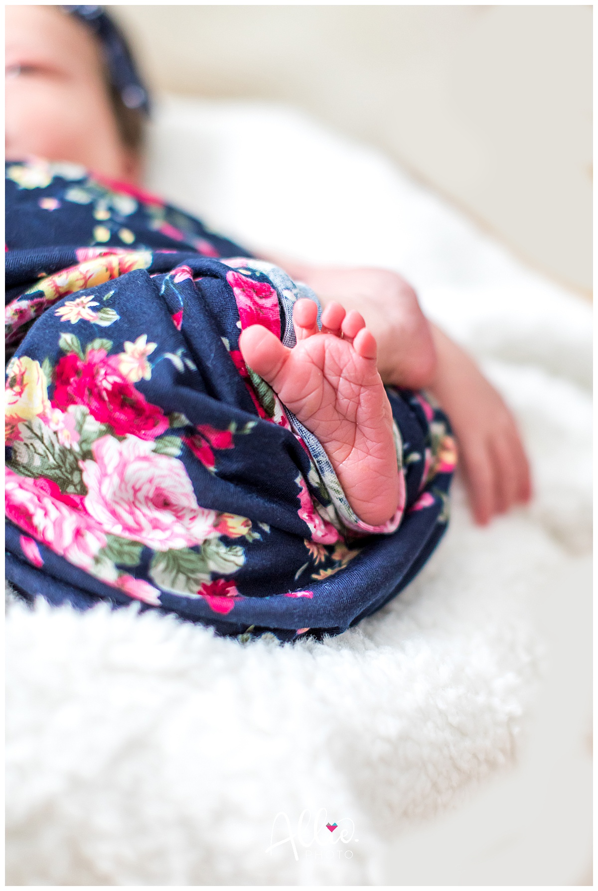 baby feet newborn at-home session 