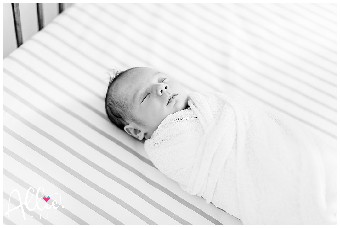 at home newborn phtographer,boston area family photographer,boston area newborn photographer,lifestyle newborn photographer boston,lifestyle newborn session baby boy,nuetral cozy newborn photos,