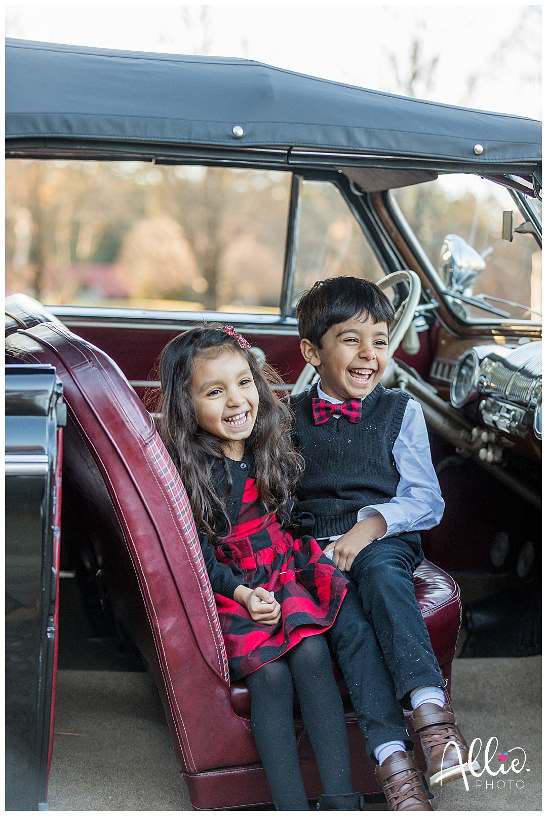 Vintage Car Christmas Mini Sessions by Allie.Photo.