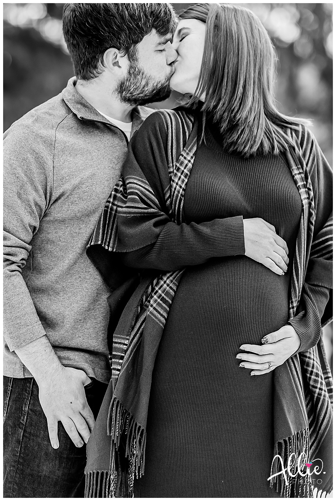 winter maternity photos black and white images