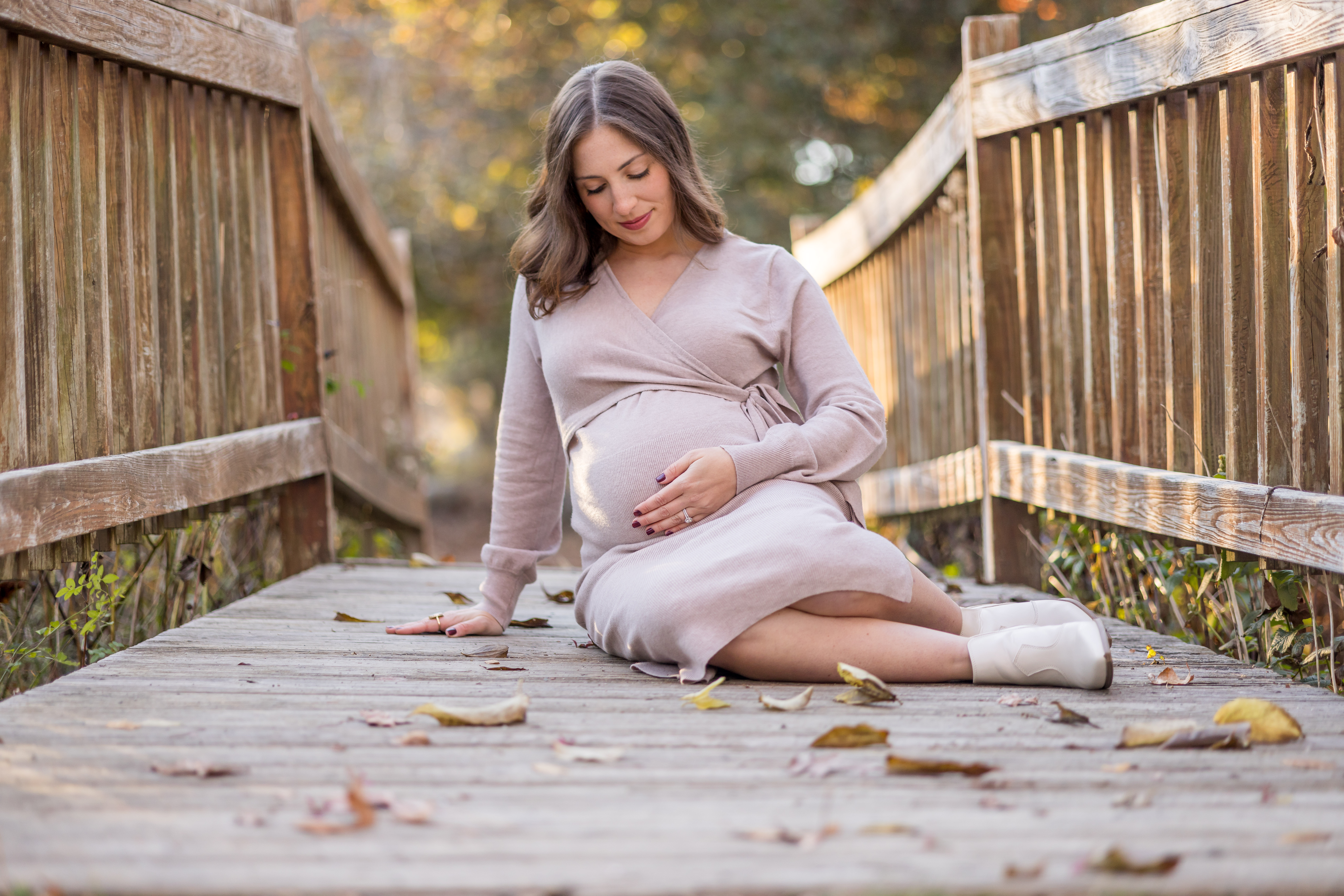 maternity photo session in acton ma with couple at golden hour by allie.photo